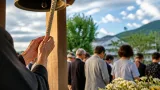 被爆者らが「長崎の鐘」を鳴らし恒久平和を祈る 兵庫・相生