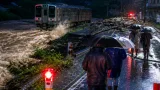 大雨で河川増水、列車運休や通行止めも 土砂災害への注意呼びかけ