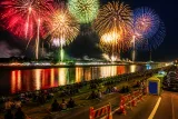 秋田・北秋田で米代川花火大会 約２５００発が夜空を彩る