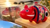 いわきで誕生「アロハべこ」 赤べことハイビスカスを融合
