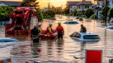 千葉で記録的大雨 車流され行方不明や死亡、居住地の行動指針は