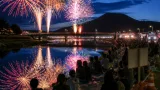 日野川で約1万5千発、越前の夜空を彩る花火大会