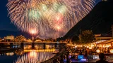 岐阜・長良川に１万発、夏の大輪が夜空を彩る