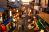 岐阜・玉宮で道路に椅子出し「法令違反」 繁華街の利用ルール周知へ