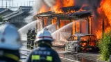 草焼きが延焼 江津市で事務所3棟と車が全焼、男性負傷