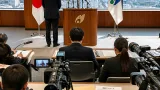 知事、県民アンケ設問は「不当な差別に当たらない」と表明