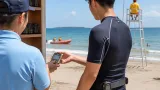 藤沢で海水浴者にGPS無料貸出し、迅速救助めざす