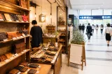 東大阪・近鉄布施のロンモールに革作家が出店 地元消費と創作支援に手応え