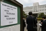 平井知事の給与は約1952万円 県議会議員の平均は1252万円を公開