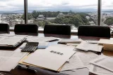 最低賃金の審議スタート、県内経済に波及する不透明感