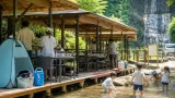 岩屋堂公園内BBQ場が夏季に毎日営業、川遊びとセットで利用可能に