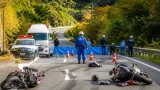 七山の国道でバイク衝突、双方の男性が死亡