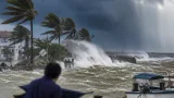 先島に最接近へ 台風30号、沖縄・奄美で暴風・高波と大雨に厳重警戒