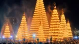 北九州・戸畑で夜空を照らす提灯山笠、競演会に市民が集う