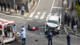神戸・須磨で県道交差点の衝突、ミニバイク男性が重傷