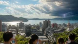 午後から雷雨の可能性、最高35度の猛暑続く見込み