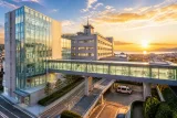 高知・近森病院で薬剤棟と空中通路が稼働 災害時の医療供給を強化