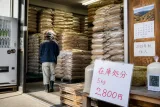 コメ余剰で在庫膨張、県内業者に深刻な打撃