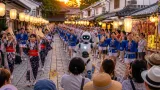 倉敷天領夏祭り、ロボットも加わり白壁の町を練り歩く