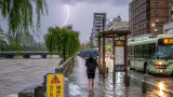あす14日、警報級の大雨に警戒 京都市や宇治市で激しい雷雨の恐れ