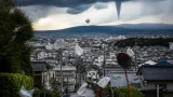 京都府南部に竜巻注意報 空の様子に注意を