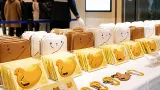 町田で限定発売 鳩サブレーが入るシリコンポーチ「はとっこ」販売