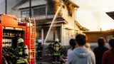 松浦市の民家で火災、2人が避難し無事 消火に約2時間