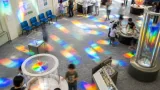 宮崎で夏の特別企画展「光と色のふしぎな世界」始まる