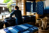 盛岡・鉈屋町で伝統守る藍染め工房が新表現に挑む