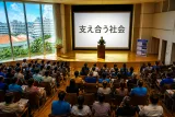 那覇で「赤ちゃんポスト」最初の預けられた男性が講演 支え合う社会を主題に