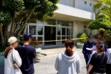 那覇の小学校で窓ガラス破損 児童３人を補導、地域の安全対策が課題に