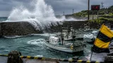 十島村に波浪警報 高波に警戒を