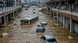 新潟市中心部で広範囲の冠水、交通・生活に深刻な影響
