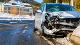 新潟県教委、スマホ「ながら運転」で小学校教諭を減給処分