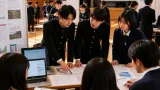 岡山大学生が高梁高校の探究に助言、地域の学びをつなぐ