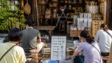 岡崎の花火問屋が危機感、手持ち花火の継承へ製造と普及に着手