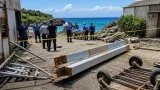 沖縄・与那国で作業中の鋼材落下、町議が死亡