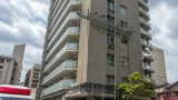 大津の15階建てで作業中の転落事故、男性死亡