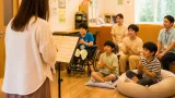 難病と共に歌う大分出身のオペラ歌手が子どもたちと交流