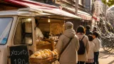 大阪で愛され続ける移動販売のメロンパン、懐かしさと価格が支持