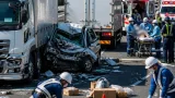 国道2号で大型トラックなど3台絡む玉突き、女性が負傷し救急搬送