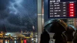 佐賀空港発の夜便が欠航 台風接近で市民の移動に影響