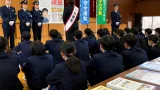 堺で元代表・阪口さんが一日署長 高校で「闇バイト」注意を呼びかけ