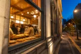 堺筋倶楽部の夜営業、パン食べ放題で堺市民も注目