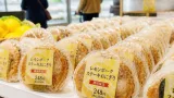 佐世保実高生考案の「レモンポークステーキおにぎり」が県内のララコープで販売中