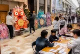 佐世保の商店街に新顔「佐世保怪獣ニャオーン」 店舗ごとの限定デザインで賑わい狙う