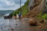 佐世保で雨による落石と土砂崩れ 相次ぎ注意呼び掛け