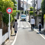 生活道路の法定速度が原則30km/hに 9月1日施行で何が変わるか