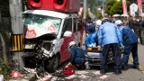 選挙カーが電柱に衝突、陣営の県議ら3人が重傷