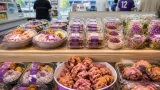 広島の店舗限定、サンフレッチェ応援「紫」メニューをセブンが発売